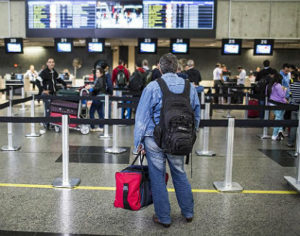 Isenção de vistos a estrangeiros completa um mês
