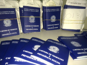 Emissão de carteiras é gratuita, basta levar os documentos pessoais