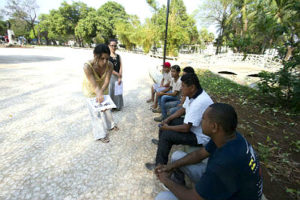 Ação de educação patrimonial aconteceu no Jardim da Independência (Foto: Clóvis Neto)