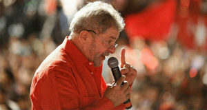 O ex-presidente Lula participa de um ato público no núcleo urbano do Distrito Itamarati