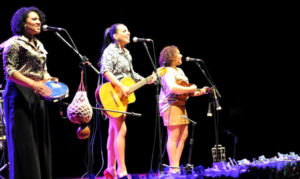 O Sampri é formado pelas talentosas irmãs Magally, Luciana e Renata