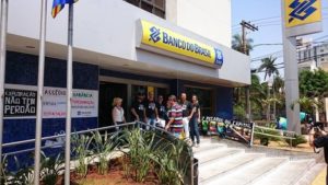 Greve dos bancários completa 24 dias com 13,2 mil agências fechadas