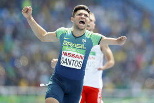 Petrucio Ferreira dos Santos quebra recorde mundial e garante a medalha de ouro na final dos 100 metros rasosReuters/Jason Cairnduff/Direitos Reservados 