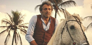 Domingos Montagner interpreta Santo em "Velho Chico", novela da Globo