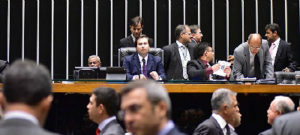 Parlamentares ainda vão analisar destaques para concluir votação