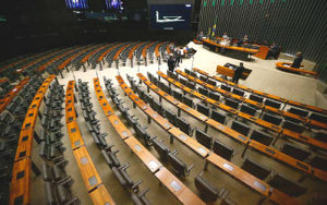 Senadores e deputados só voltam a trabalhar no dia 8