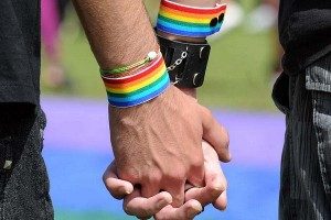 Milhares de pessoas enfrentam violência em vários países