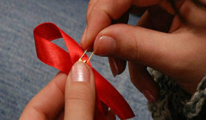 Existem 372 mil soropositivos sem tratamento para controlar o HIV