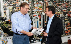 Bernal e Marquinhos no gabinete do prefeito