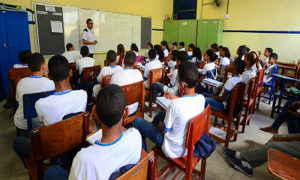Segundo a pesquisa, 85% dos jovens de 15 a 17 anos de idade estavam na escola em 2015