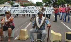 50 índios bloquearam trecho da Rua Maracaju entre as ruas Pedro Celestino e Rui Barbosa 