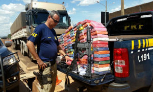 Homem receberia R$ 15 mil para entregar droga em Santos, São Paulo