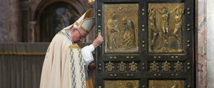 Papa Francisco fecha a Porta Sagrada para marcar o fim do Jubileu católico