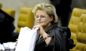 Ministra acatou dois pedidos individuais e uma ação coletiva de Estados; mérito será analisado pelo pleno do Supremo