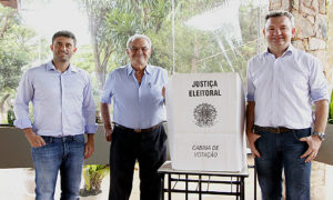 O presidente e os novos integrantes da diretoria 