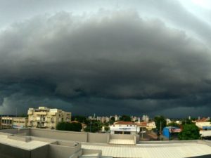 Céu de Campo Grande na tarde desta quinta-feira (08)