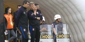 Carille volta ao comando do Corinthians