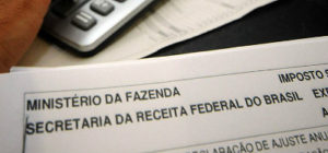 Para fazer a doação, primeiramente o contribuinte deve escolher um ou mais municípios e estados para receber os recursos