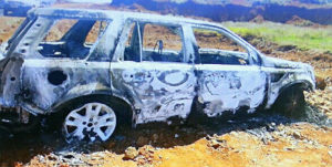 Land Rover do vereador  estava abandonada e queimada, em Ponta Porã (Foto: Polícia Civil)