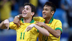 Neymar e Oscar são os que recebem maior salário no mundo da bola - Foto: Divulgação