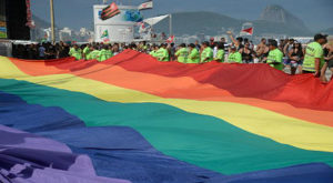 A bandeira do arco-íris de 124 metros de comprimento foi destaque no desfile Tomaz Silva/Agência Brasil