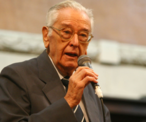 O jornalista político Luiz Antônio Villas-Bôas Corrêa morreu na noite de ontem (15), aos 93 anos, no Rio de Janeiro