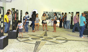 Público prestigiou primeira noite da exposição. (Foto: Gisele Ribeiro)