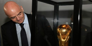 Infantino na sede CBF: ele quer a Copa com 48 seleções - Foto: Kin Saito/CBF