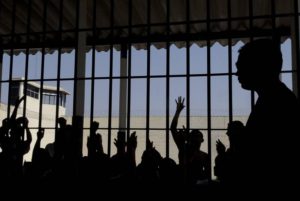 Relação entre PCC e CV deixa presídios em atenção