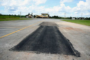 Governo do Estado precisou tapar 42 buracos na pista para evitar fechamento - Foto: Edemir Rodrigues/Governo MS