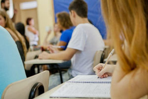 Estudantes devem confirmar inscrição até o dia 20; quem ficar na lista de espera também deve ficar atento