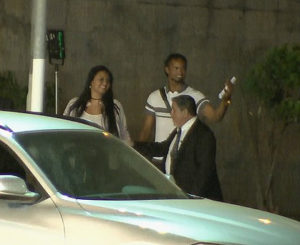 Bruno deixa a prisão ao lado da esposa Ingrid Calheiros