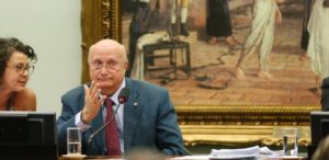 O deputado Osmar Serraglio (PMDB-PR), que assumirá o Ministério da Justiça