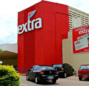 Foto da frente do supermercado Extra em Campo Grande (Foto: Hélder Rafael/ G1 MS/arquivo)