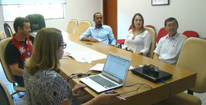 Equipe social da AGEHAB com a participação do prefeito de Bodoquena, Kazuto Horii. Foto: Divulgação