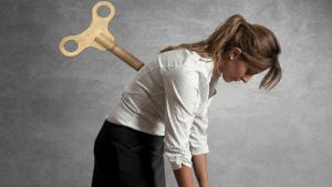 Mulheres deveriam trabalhar no máximo 34 horas semanais, diz estudo