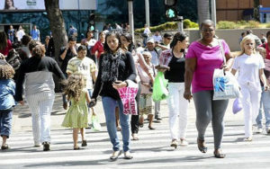 No Brasil, mulher ainda ganha menos que o homem, aponta pesquisa