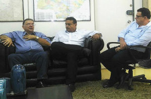 Prefeito Ruiter Cunha de Oliveira reúne-se com secretário de Saúde do MS (Foto: Divulgação)