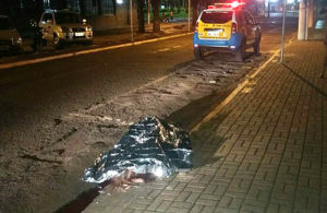 Travesti foi assassinada na madrugada de quarta - Foto: Osvaldo Duarte