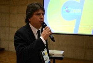 Presidente da Assomasul, Pedro Caravina, durante ato na CNM