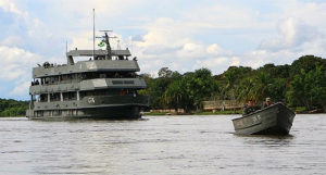 Navio Transporte Fluvial Almirante Leverger durante Operação