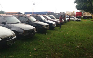 Carros usados no transporte foram apreendidos - Foto: Divulgação/DOF