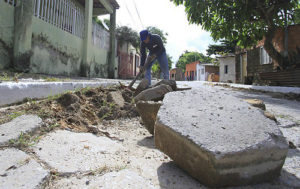 Município executou a manutenção de vias com lajotas no bairro Beira Rio (Foto: Clóvis Neto)