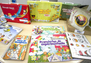 Material passa a fazer parte do cotidiano escolar dos 3.666 alunos da educação infantil da REME (Foto: Clóvis Neto)