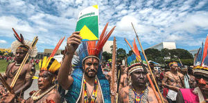 Manifestantes indígenas em Brasília. Foto: Divulgação