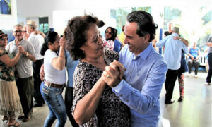 Jania Aparecida Pacheco, de 54 anos, comemorou a notícia do prefeito