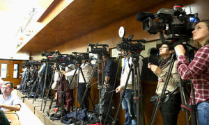 Jornalistas acompanham coletiva de imprensa na ONU, em Genebra. Foto: ONU/Violaine Martin