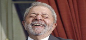 Ex-presidente não precisará comparecer aos 87 depoimentos convocados por sua defesa