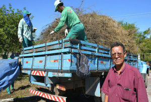 Em Corumbá, Nemézio realiza limpeza urbana há 25 anos. (Foto: Renê Márcio Carneiro)
